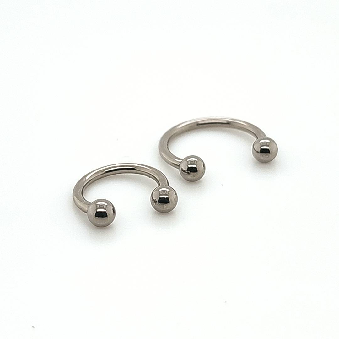 Internally Threaded Plain Ball Horseshoe 16g - F136 Eli Titanium